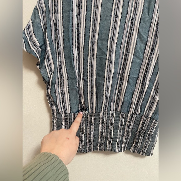 ANGIE - Women’s Woven Smocked Waist V-Neck Button Up Crop Top - Size M - Picture 4 of 4